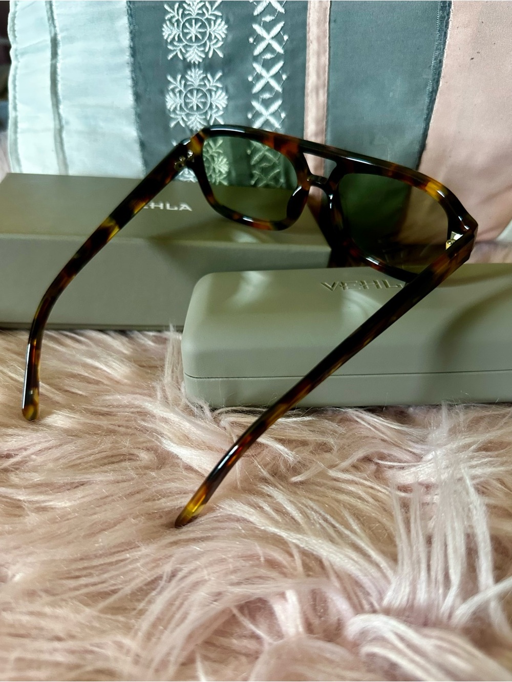 VEHLA Dixie Sunglasses - Picture 2 of 4